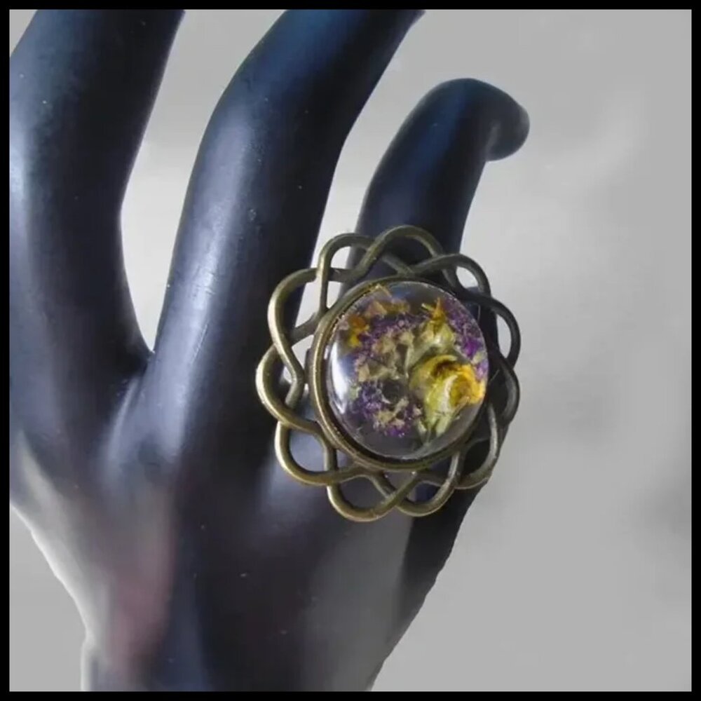 Statement Ring with Dried Flowers, Fun Cottagecore Style One of a Kind OOAK - Picture 2 of 10